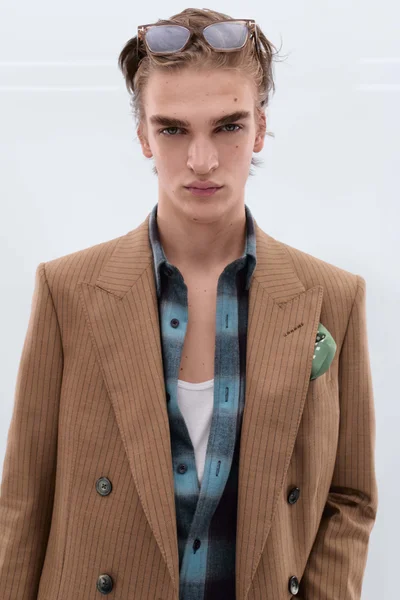 Look 18